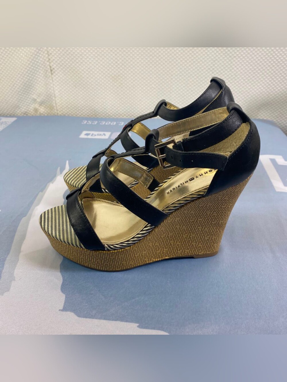 Tommy Hilfiger Black Strappy Wedge Sandals Size 6M Striped Platform Espadrille